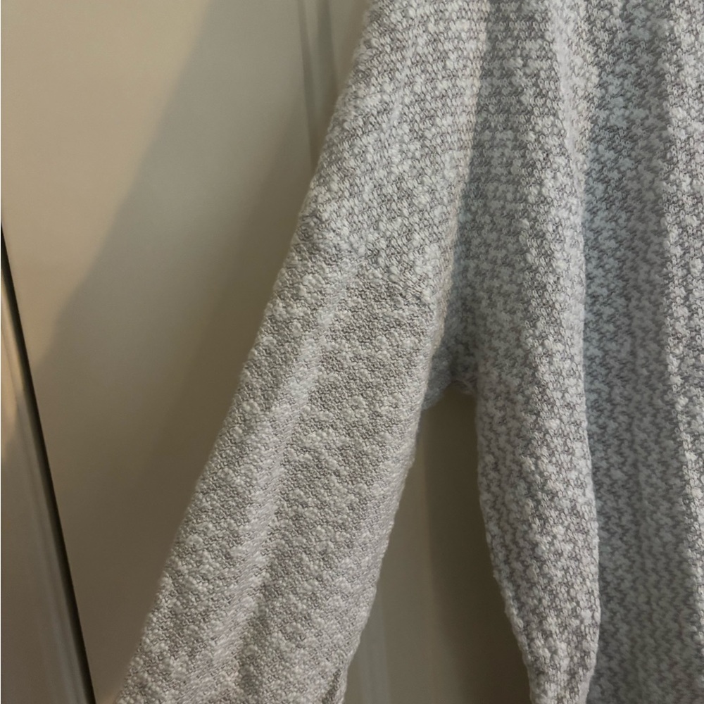 Abercrombie Grey Split Length Sweater - image 6